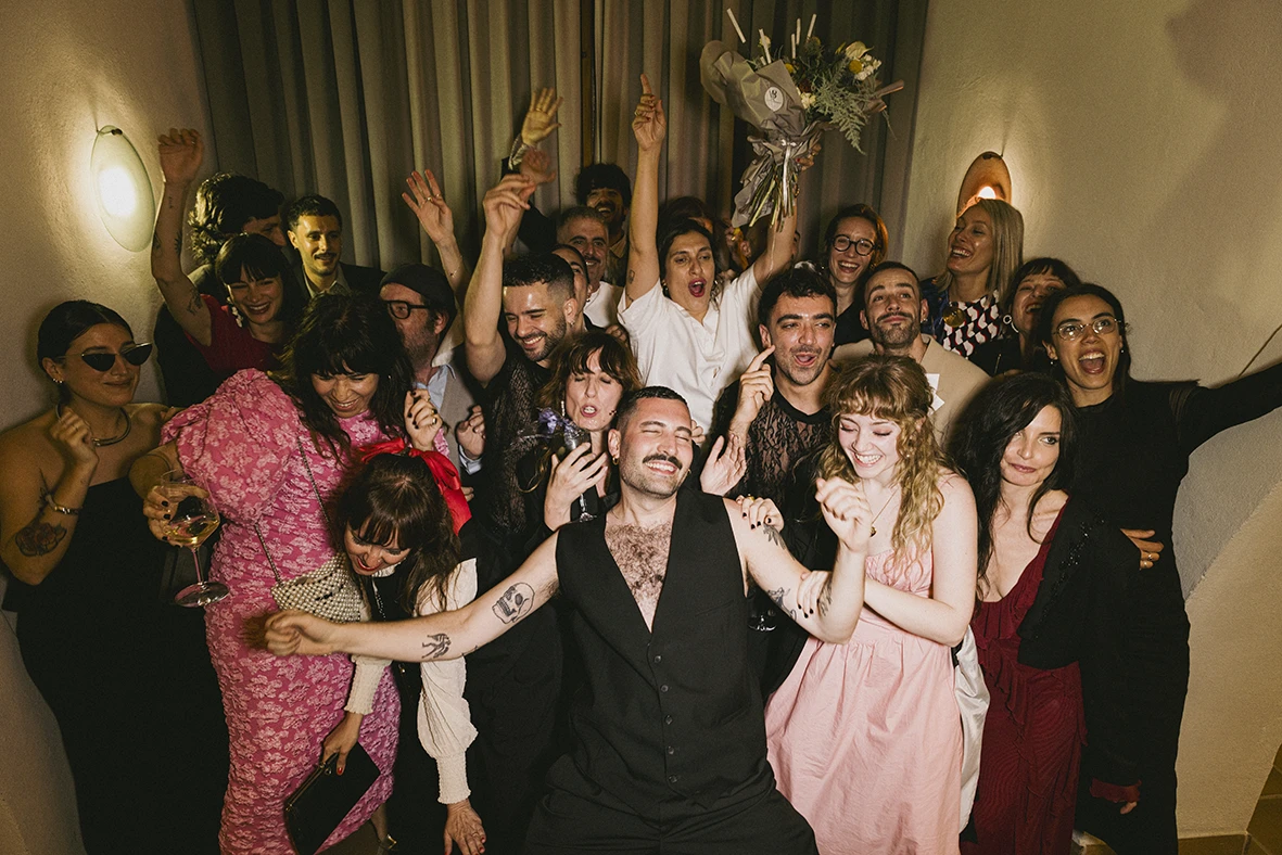 Wedding guests dancing and celebrating at Finca Gordiola Mallorca.
