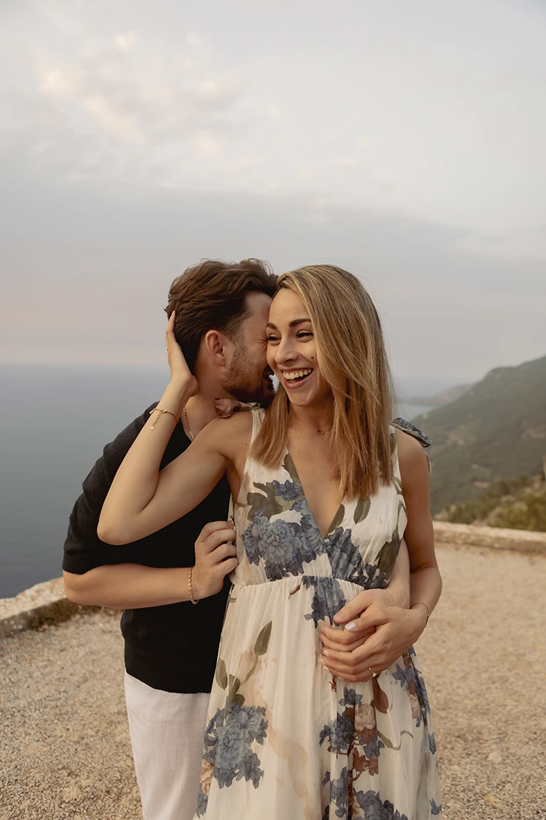 Happy couple after engagement in Mallorca, with ocean view, captured by Inma del Valle.