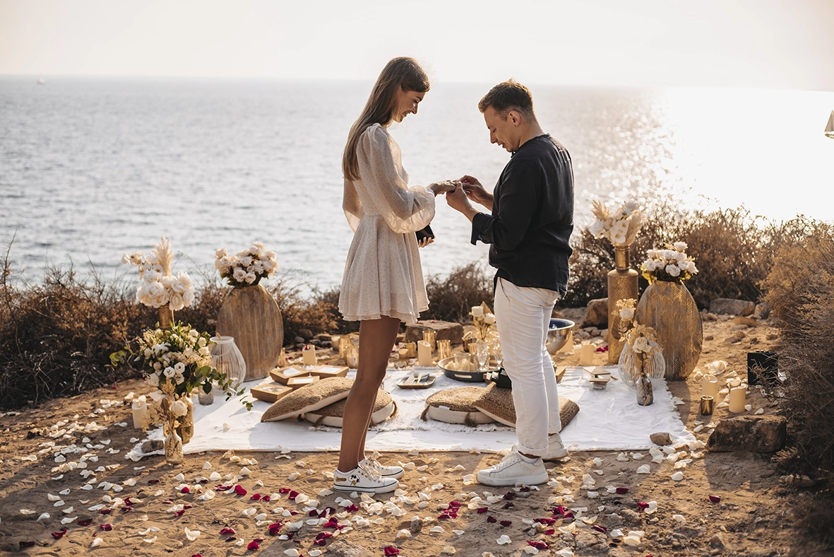 Groom placing the ring during the proposal in Mallorca, photo captured by a photographer for proposals in Mallorca.
