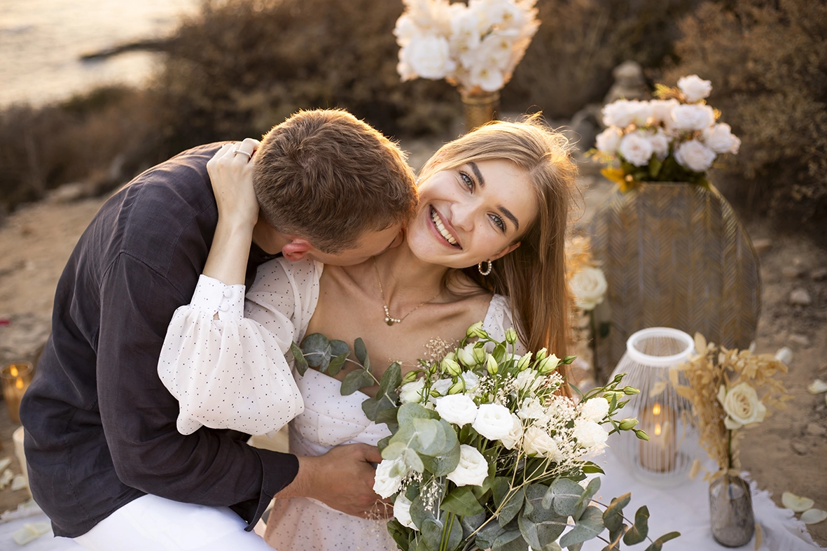 Couple embracing with bouquet of flowers during a proposal in Mallorca, captured by a photographer for proposals in Mallorca.