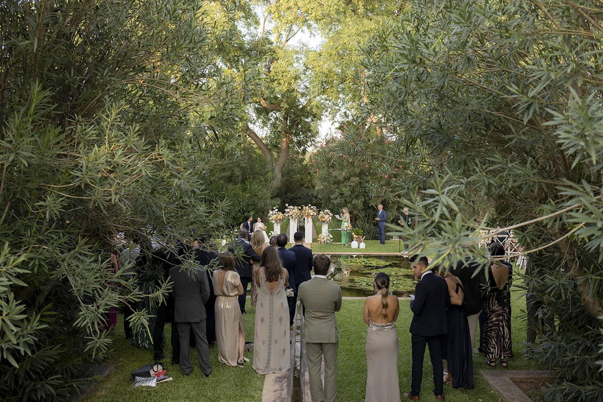 Panoramic view of the ceremony at Finca Santa Cirga – Wedding photographer in Mallorca – Inma del Valle -