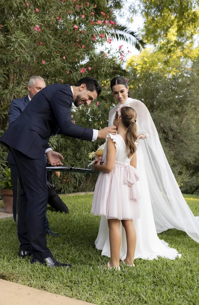Flower girl delivering the rings during the ceremony at Finca Santa Cirga – Wedding photographer in Mallorca – Inma del Valle -