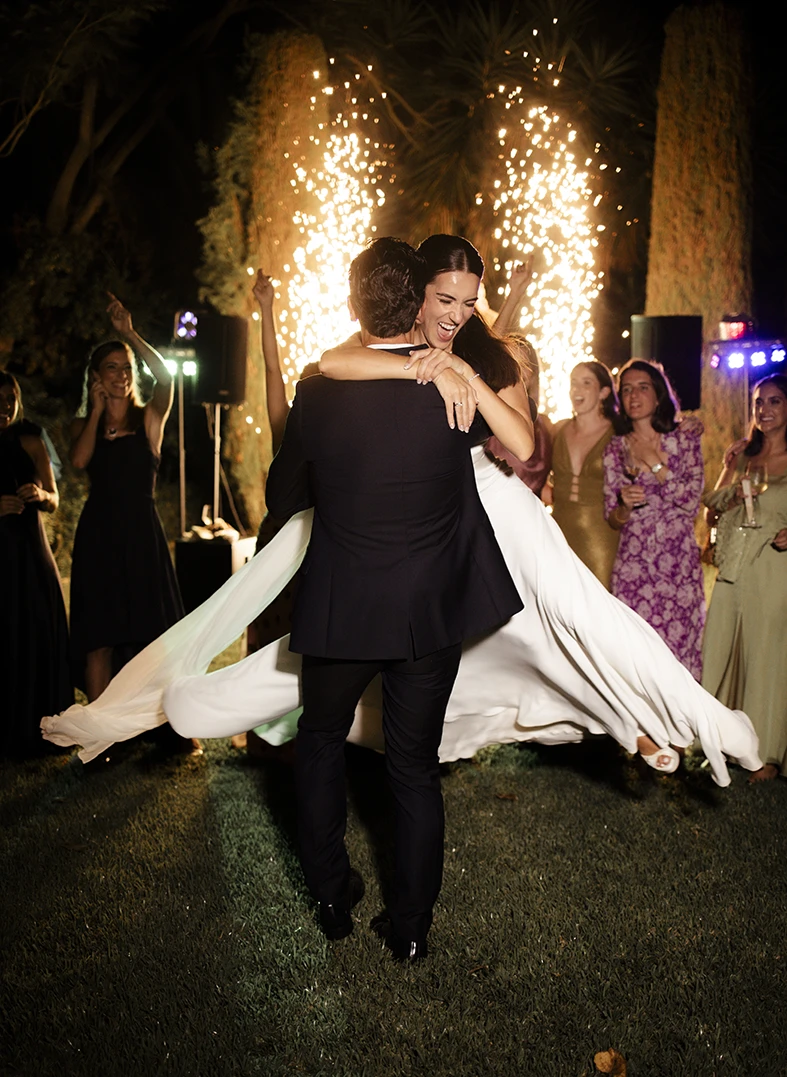 Bride and groom spinning during their first dance at Finca Santa Cirga – Wedding photographer in Mallorca – Inma del Valle