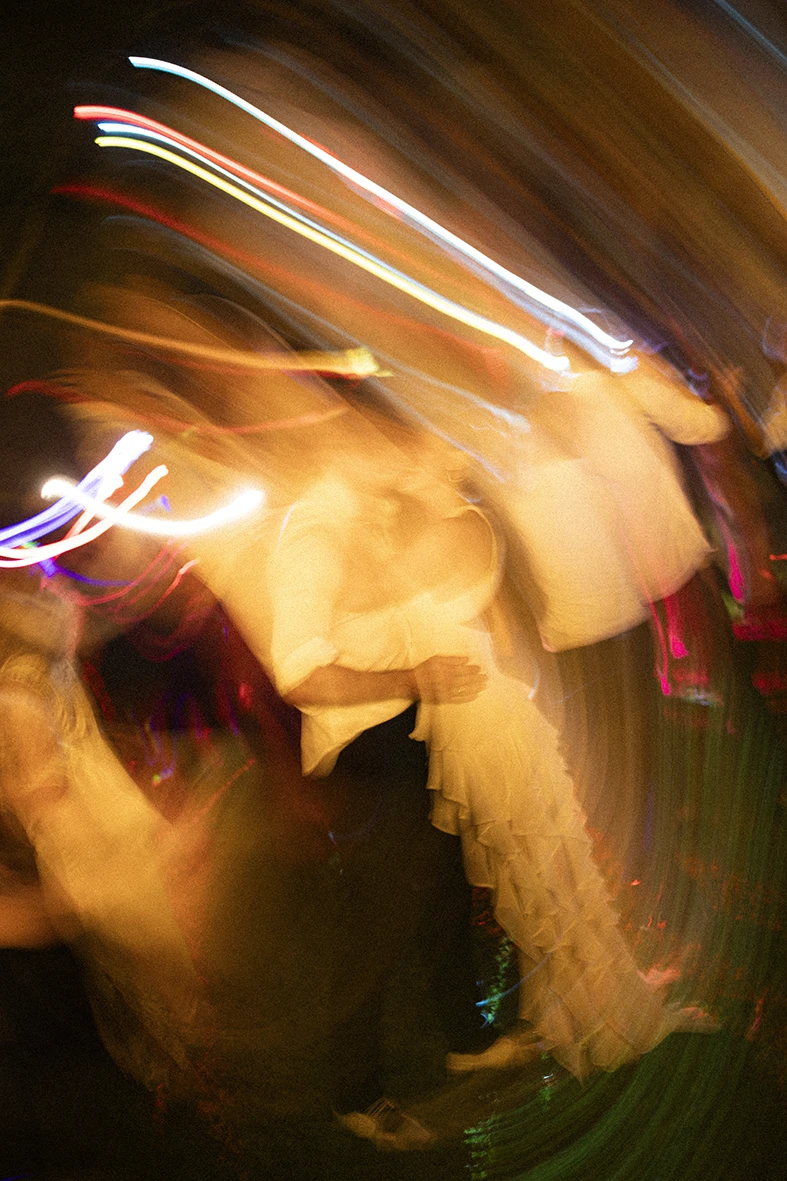 Wedding dance with motion and lights at Finca Santa Cirga – Wedding photographer in Mallorca – Inma del Valle
