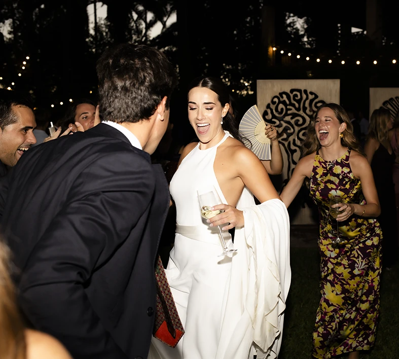 Bride and groom dancing and celebrating at a night wedding in Mallorca – Wedding photographer in Mallorca – Inma del Valle –