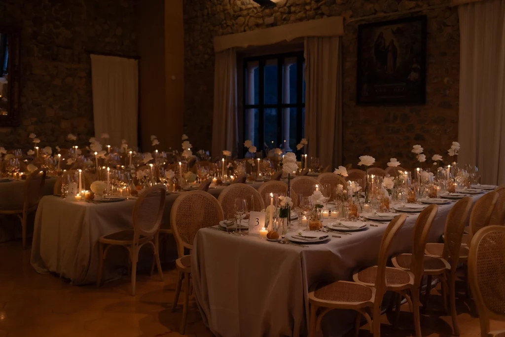 decoración de cena de boda elegante con velas en Son Marroig Mallorca