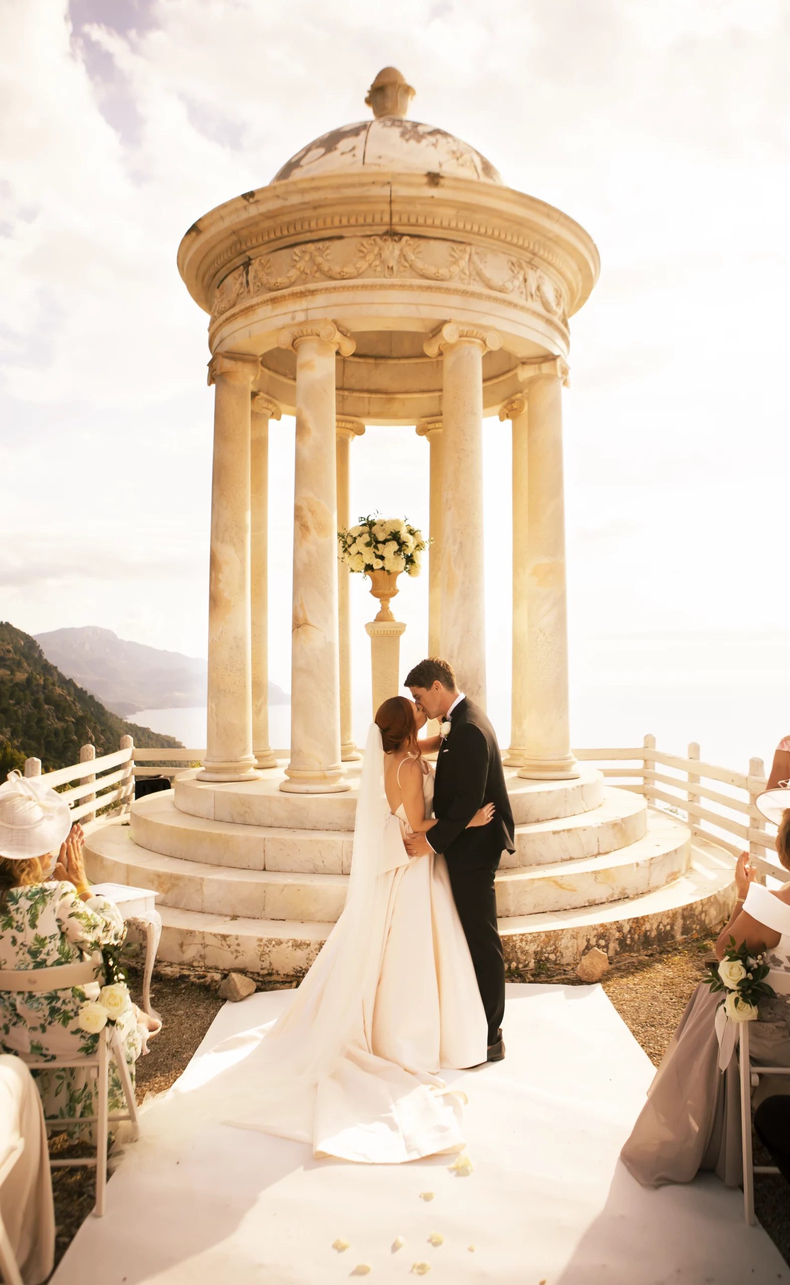 novios en el templete durante boda en Son Marroig Mallorca al atardecer
