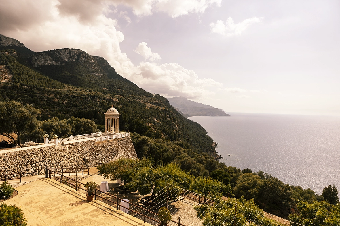 vistas panorámicas de Son Marroig Mallorca con el templete y la costa
