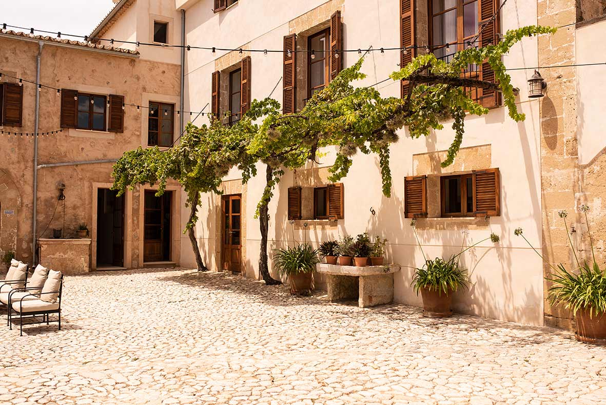 luxury wedding venue in Mallorca Las Barracas courtyard bougainvillea