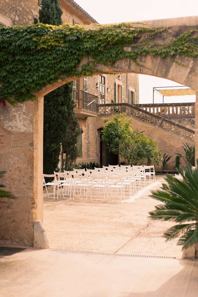 outdoor wedding ceremony Son Mir Mallorca garden