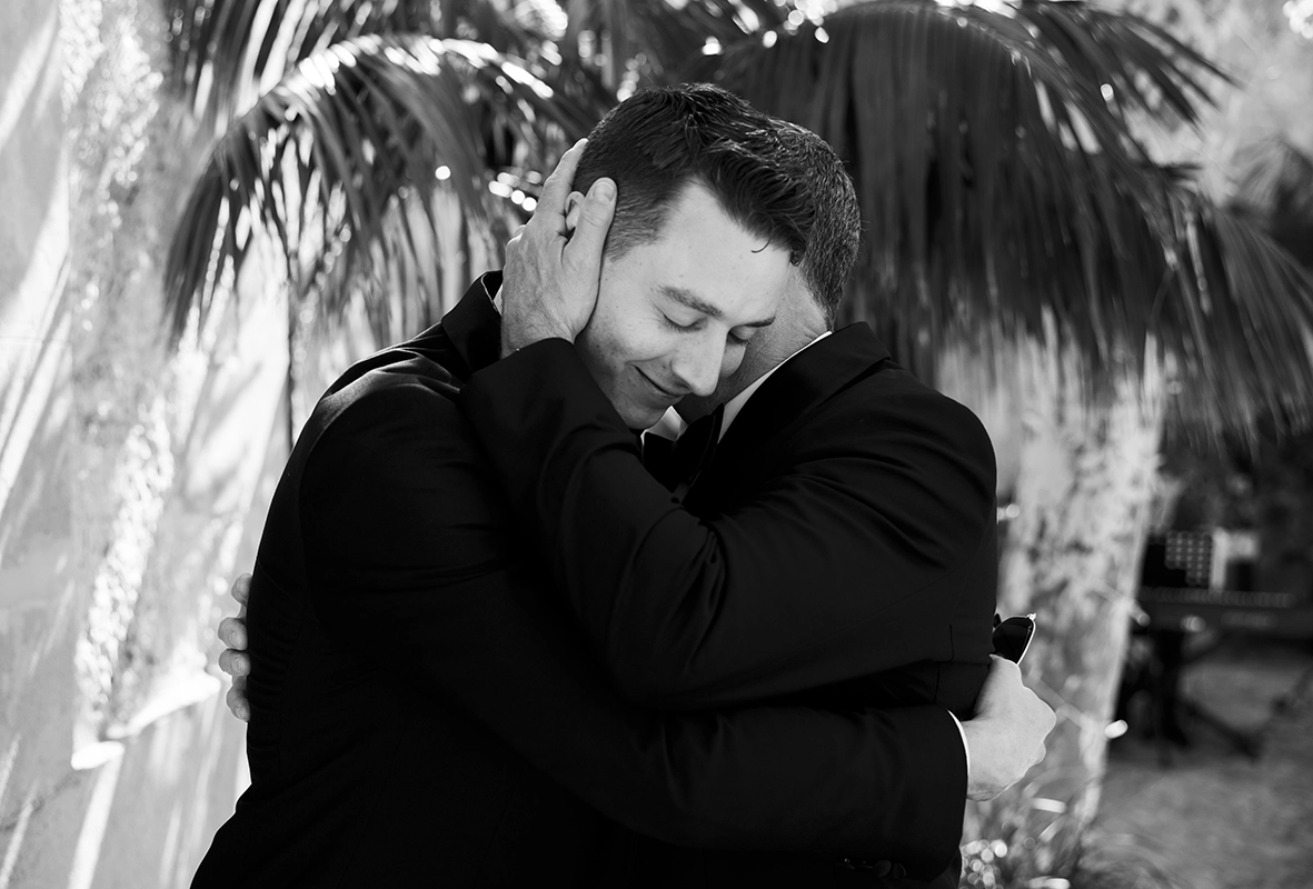 emotional couple hugging during wedding in Mallorca black and white