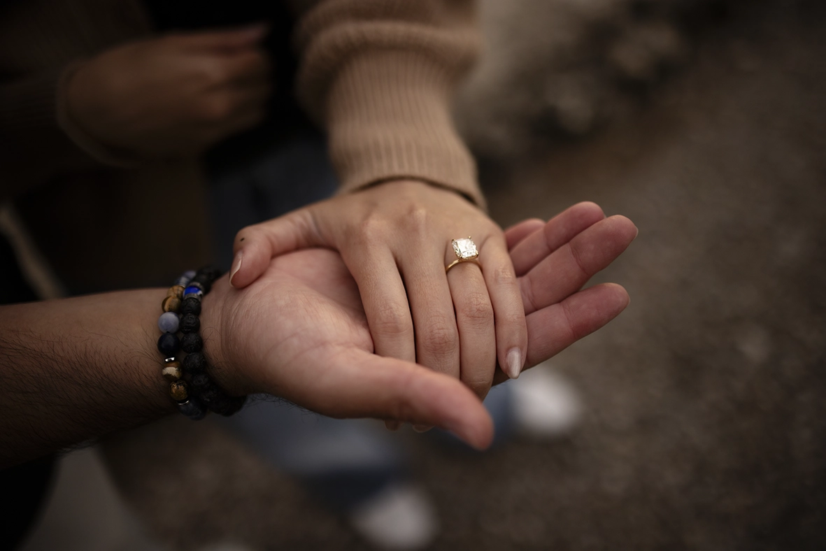Close up of an engagement ring during a romantic proposal in Mallorca photographed by Inma del Valle, Mallorca cliff proposal photographer