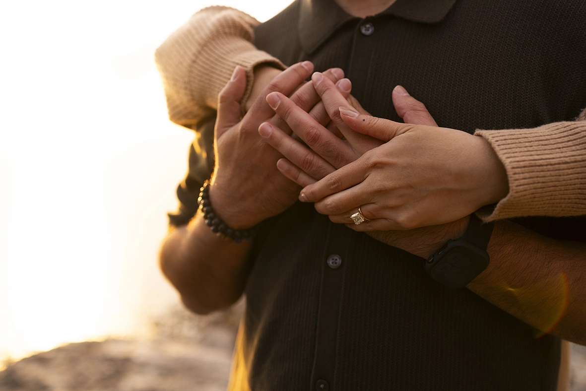 Close up of engagement ring during a romantic proposal session in Mallorca photographed by Inma del Valle, Mallorca cliff proposal photographer