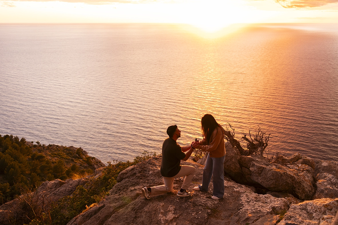 Marriage proposal on a private cliff in Mallorca at sunset captured by Inma del Valle, Mallorca cliff proposal photographer