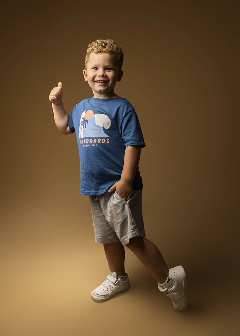 Child model Mallorca smiling during a professional studio photoshoot by Inma del Valle.