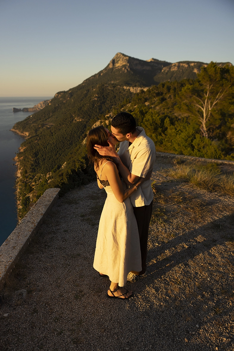 Engaged couple kissing in the Tramuntana mountains during an engagement session in Mallorca