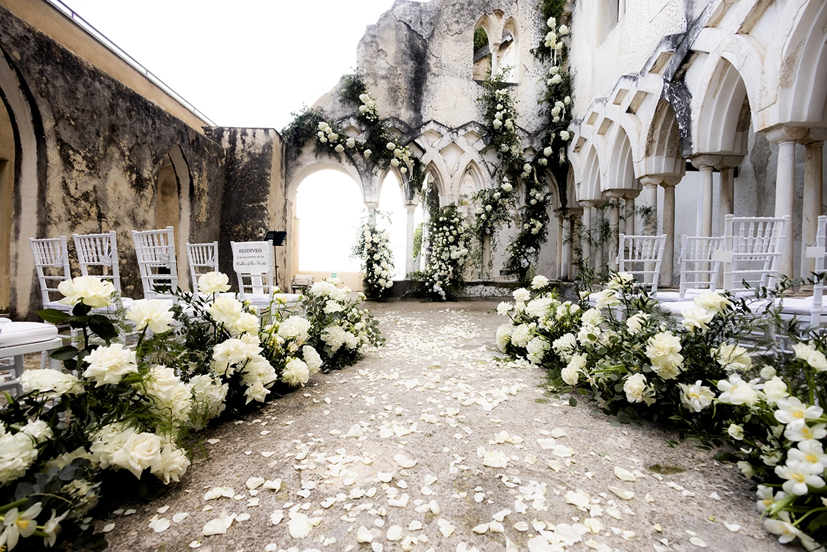 Elegant floral ceremony setting at Anantara Convento di Amalfi, photographed by a wedding photographer on the Amalfi Coast.